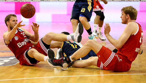 在激烈的足 在激烈的足