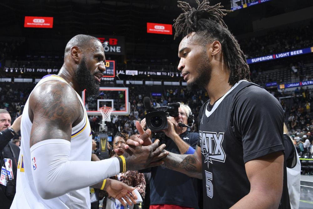 防守端的突 防守端的突