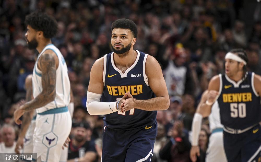 篮球比赛中 篮球比赛中